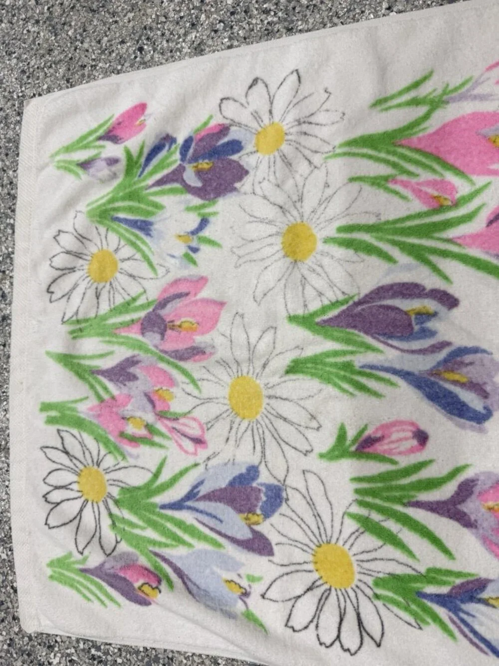 Vintage Springmaid White Hand And Bath Towel Wildflowers Daisy Iris Shabby Chic